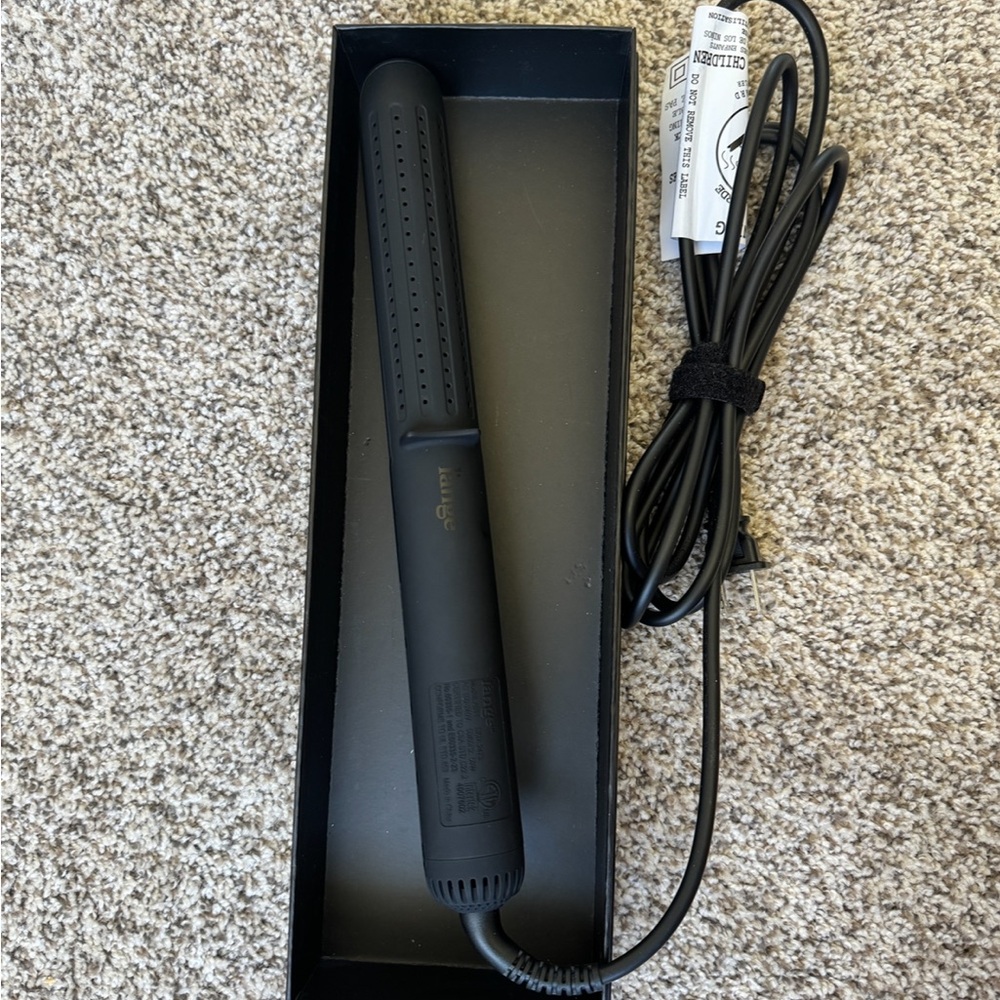 L’ange Le Duo 360* airflow titanium styler.